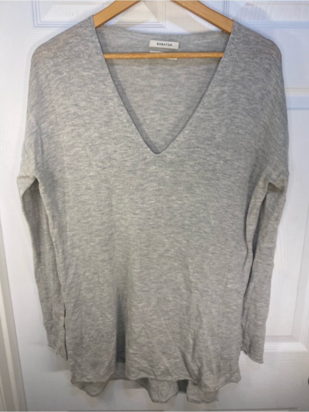 Babaton M Wool Blend Light Gray V-Neck Women's Long Sleeve Sweater Top
